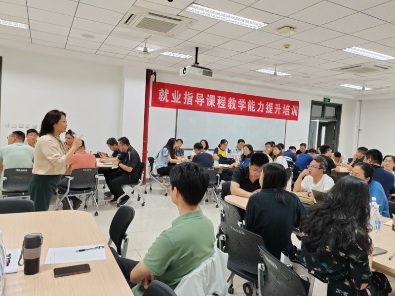 求职技能提升新风向：职场人必备的黄金武器